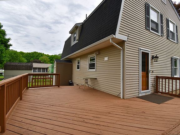 5th image of 22 Hunting Ln