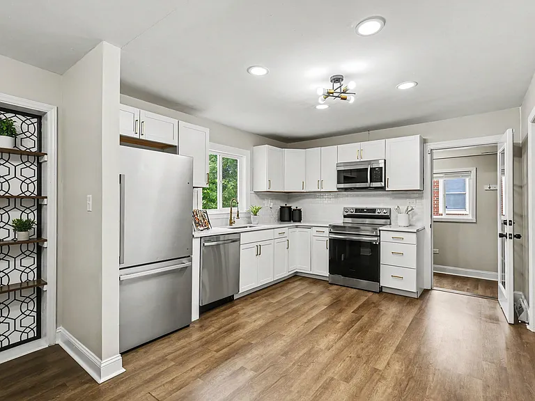 3430 Meredith Ave — Photo 7
