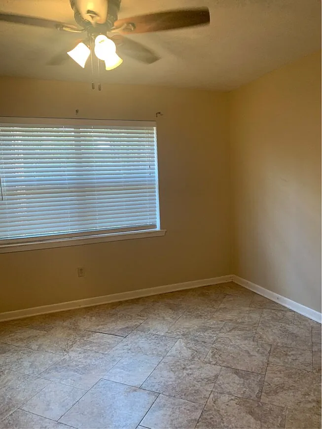 2 bed, 1.0 bath, 936 sqft, $800 — Photo 4