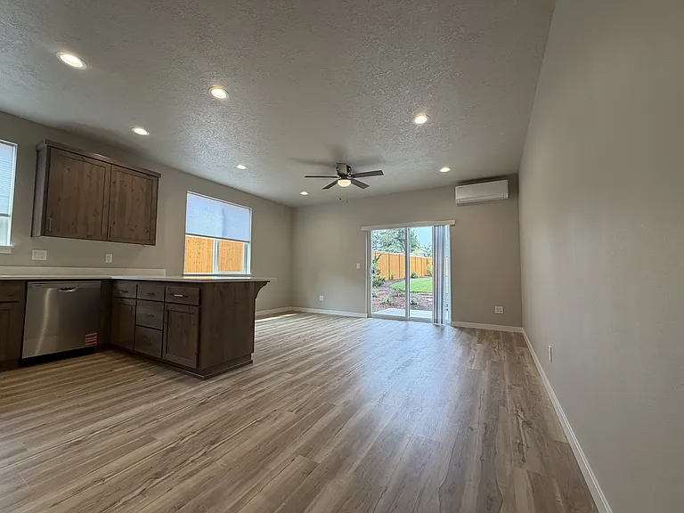 4025 Filbert St NE — Photo 5