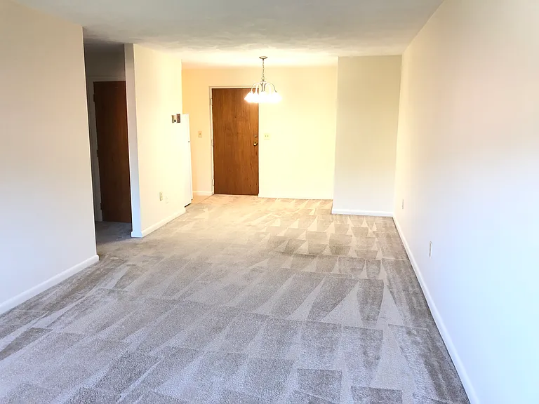 Lexington St Apartments — Photo 65