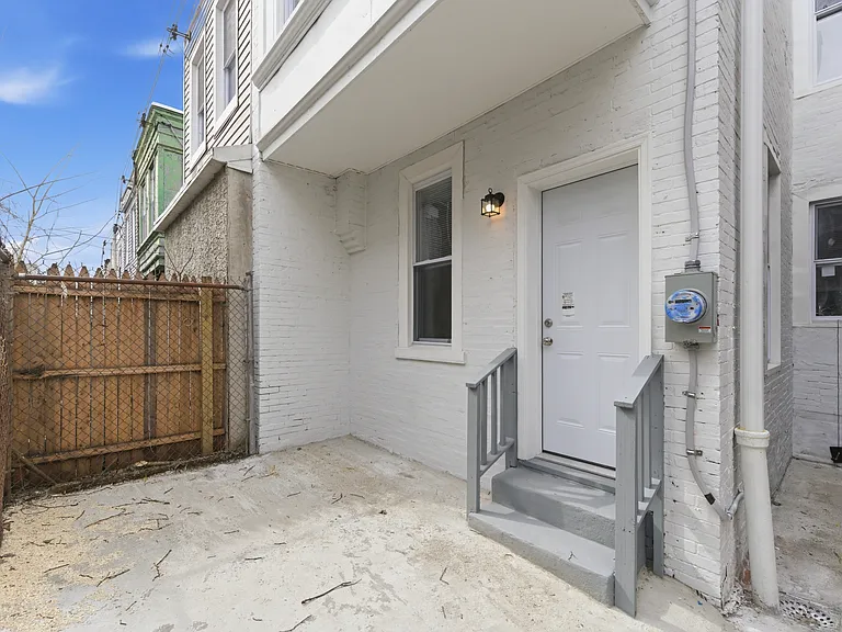 1543 N Myrtlewood St — Photo 15