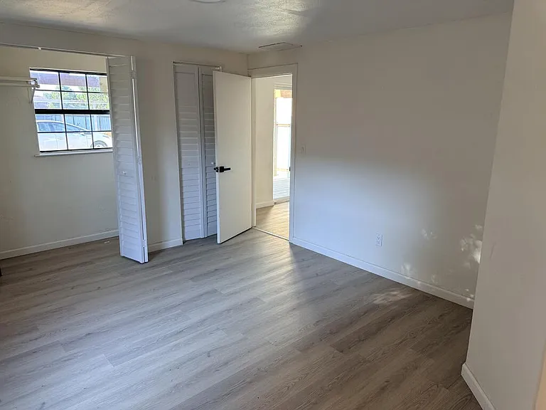 409 W Mable St — Photo 9