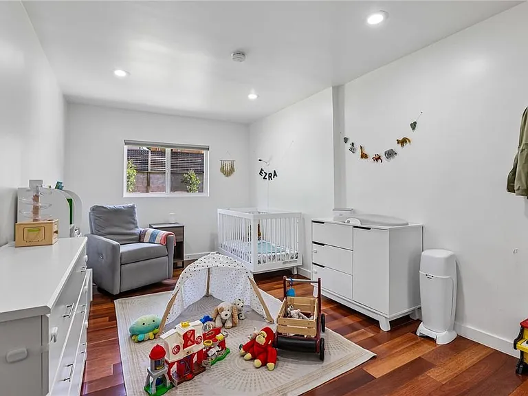 16729 Archwood St — Photo 15