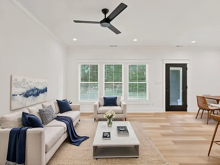 149 Luke Ct — Photo 2