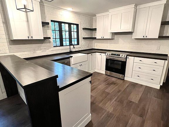 5th image of 22 Poplar Dr