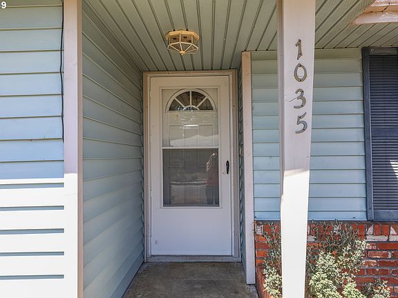 4th image of 1035 N Juniper St