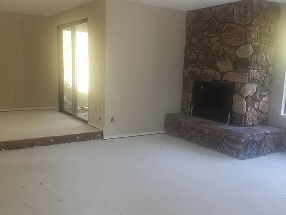 3rd image of 2720 Woodridge Ct