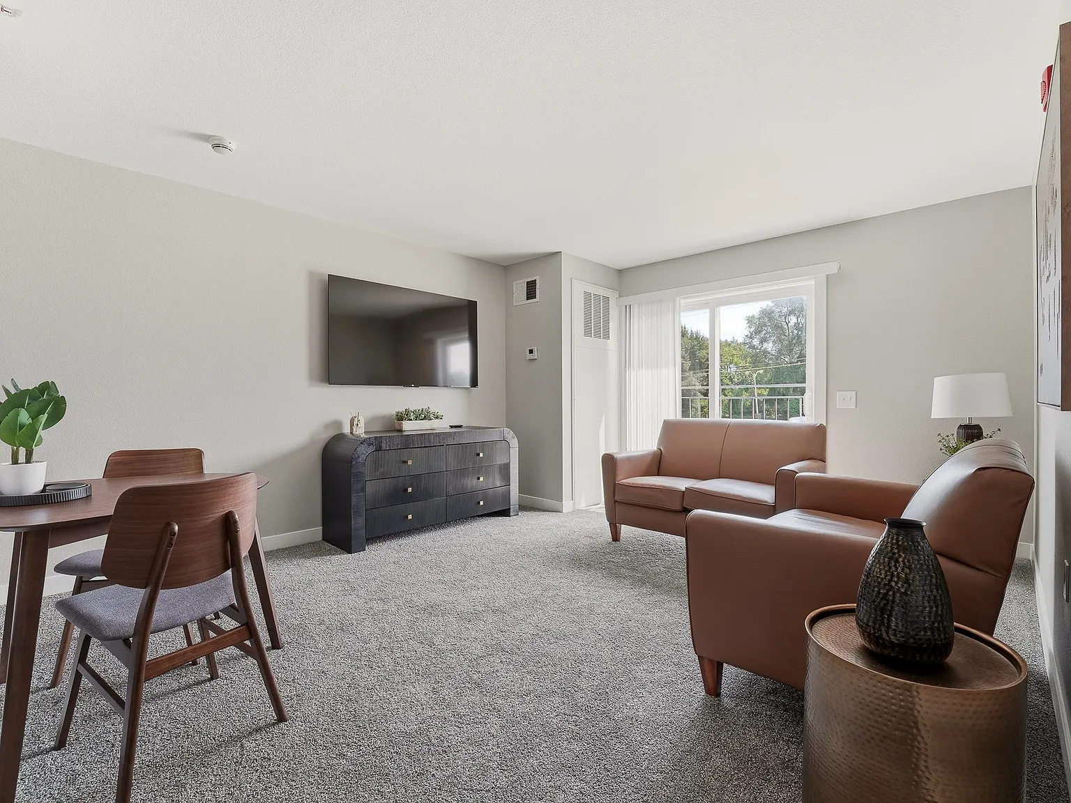 2 bed, 1.0 bath, 850 sqft, $1,749 — Photo 3