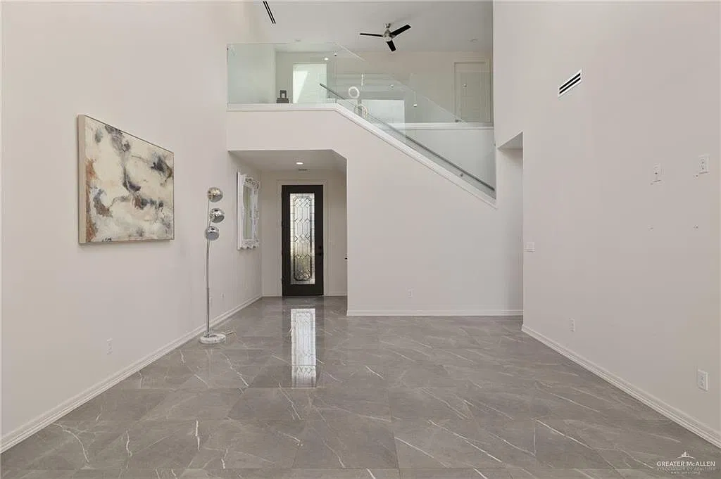 3 bed, 3.5 bath, 2199 sqft, $2,400 — Photo 3