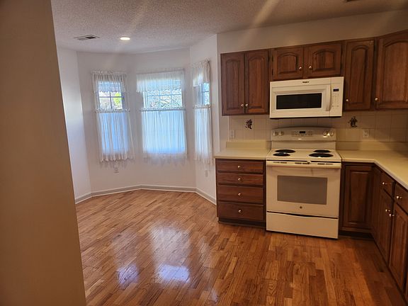 2nd image of 1105 Estate Dr