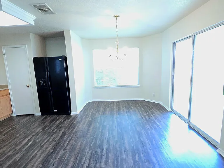 8015 Thicket Pass — Photo 10