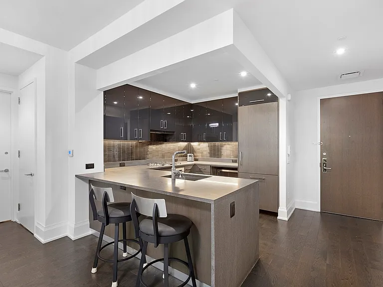 50 Riverside Blvd #6G — Photo 3