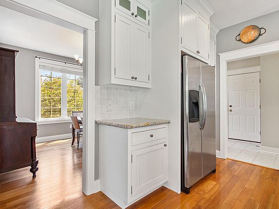 5th image of 3040 Jamesway Ave
