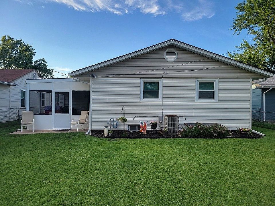 2nd image of 913 College Ln