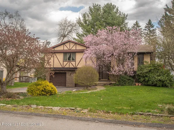 513 Gladiola Dr, Clarks Summit, PA 18411