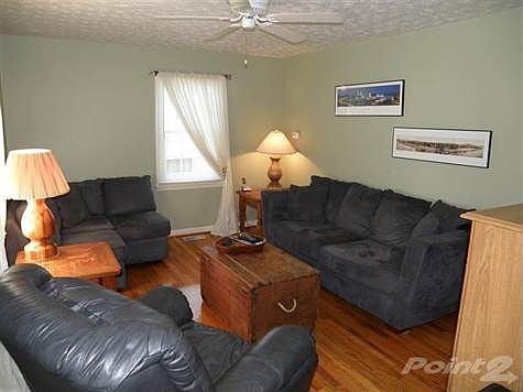 Gorgeous Refinished Hardwood Floors * Superb DÃ©cor! Ceiling Fan * New Windows!