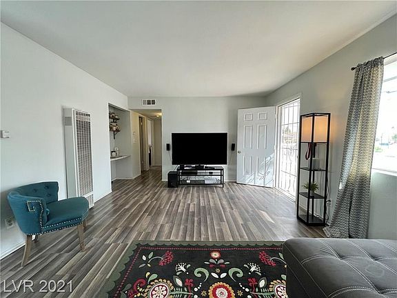 5th image of 1800 Margarita Ave