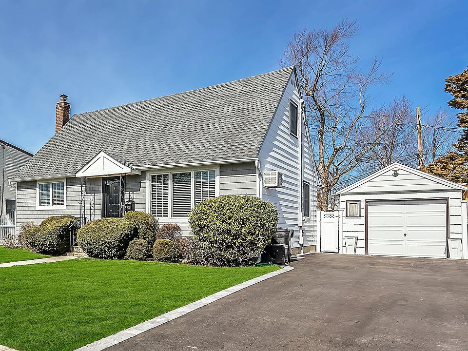 1st image of 228 Swansdowne Dr