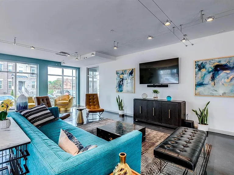 East 51 At Rocketts Landing — Photo 20