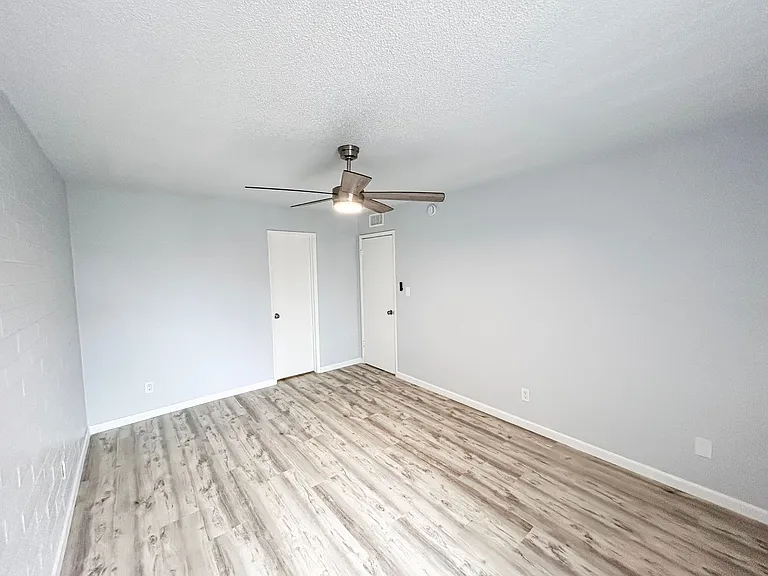 6802 N 17th Ave — Photo 26