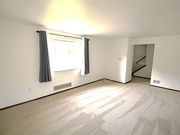 3rd image of 229 Springwood Dr