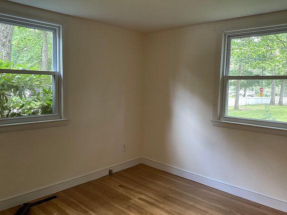 5th image of 31 Bradford Ave