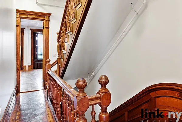 Rented by Link NY Realty | media 9