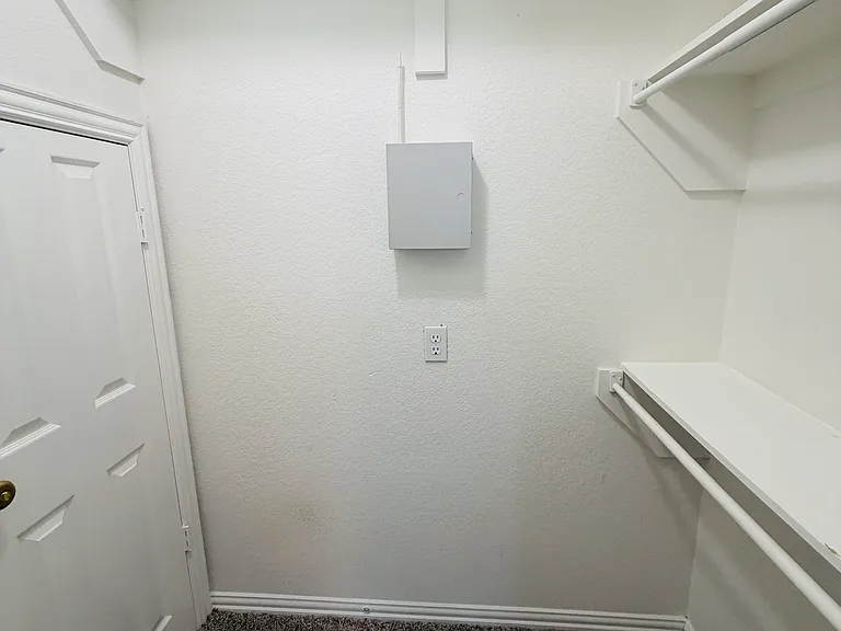 5904 Blackmon Ct — Photo 9