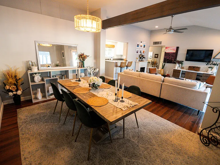 Dining area with established seating for 6 - easily expands to seat 8-10