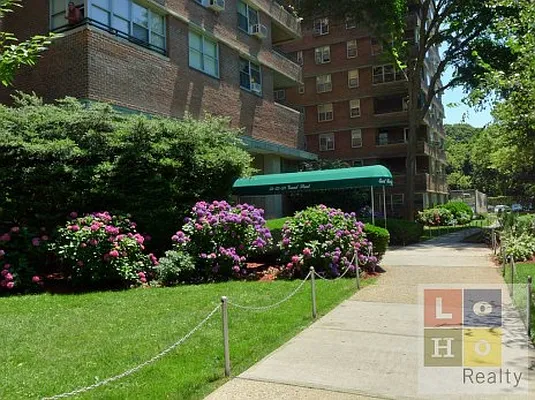 Sold by LoHo Realty | media 2