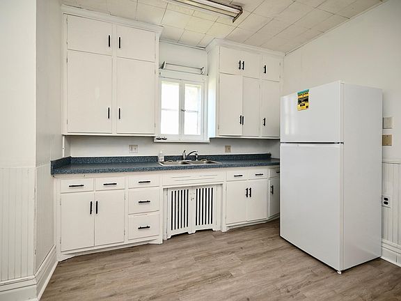 5th image of 263 Franklin St