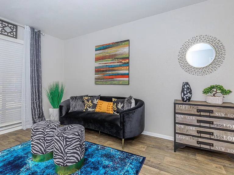 Bainbridge Apartments — Photo 14