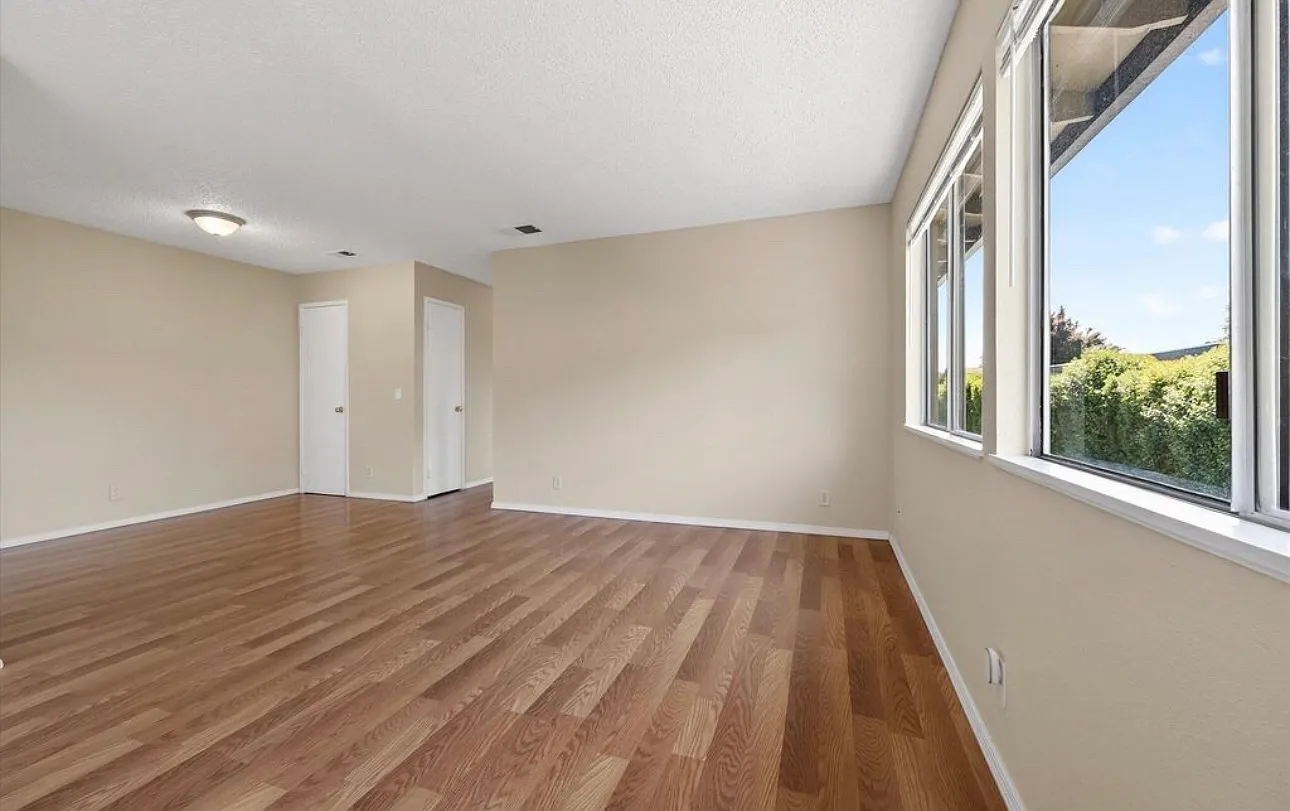 2 bed, 854 sqft, $2,500 — Photo 3