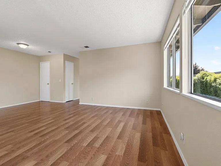 1065 Mohr Ln #D — Photo 3