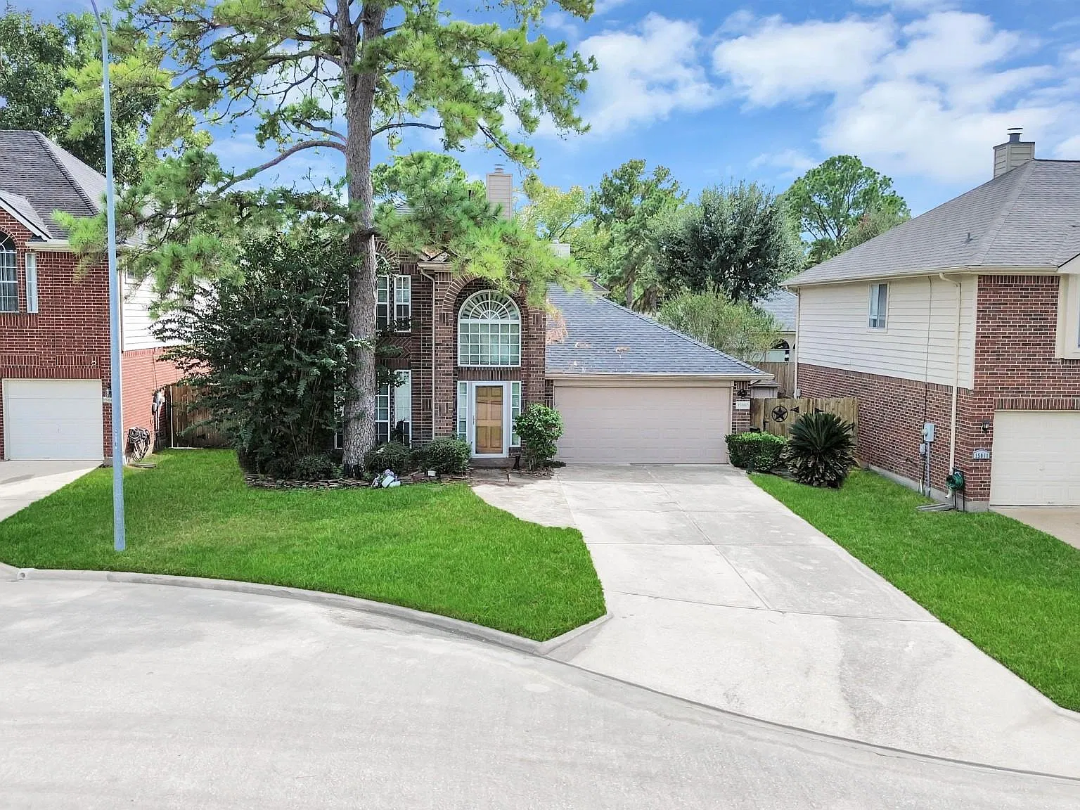 4 bed, 2.5 bath, 2430 sqft, $2,400 — Photo 4