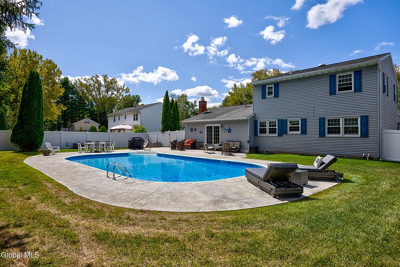 5th image of 13 Willoughby Drive