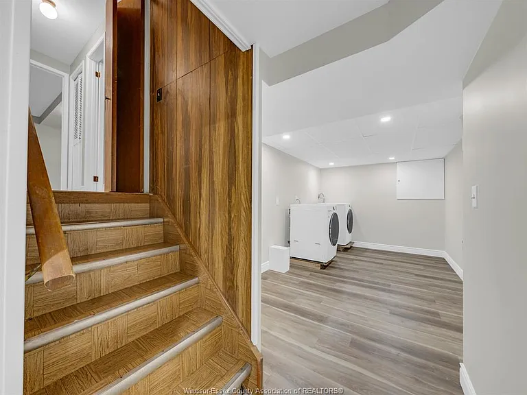 2823 Garvey Cres — Photo 37