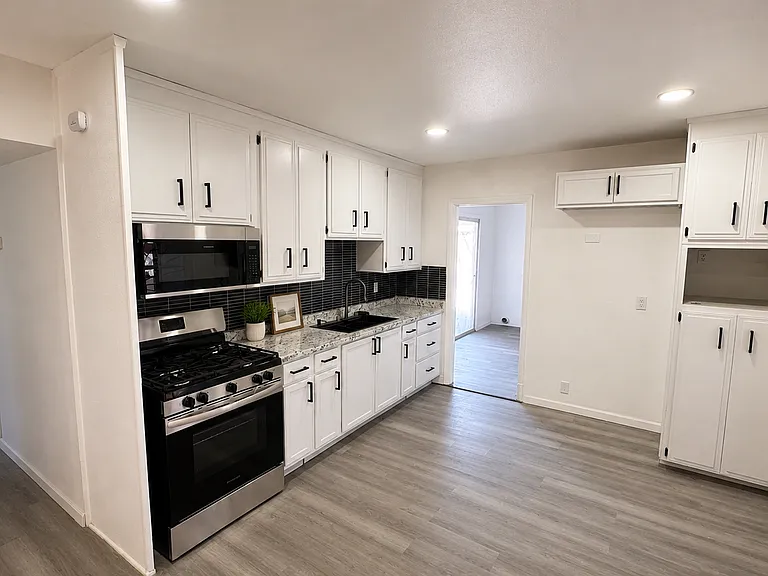 606 Smoketree Dr — Photo 11