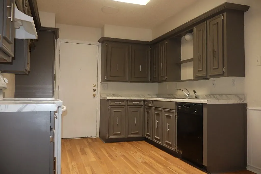 Building Photo - 808 Woodway Ln