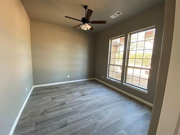 4th image of 140 Oakwood Hls