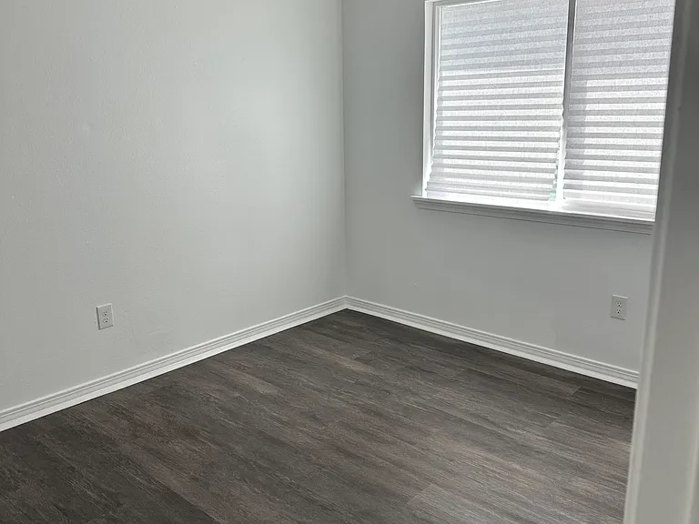 112 Fairfield Ave — Photo 3