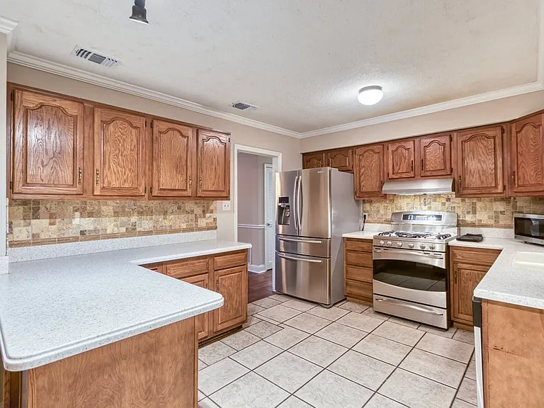 503 Pinecrest Ct — Photo 4