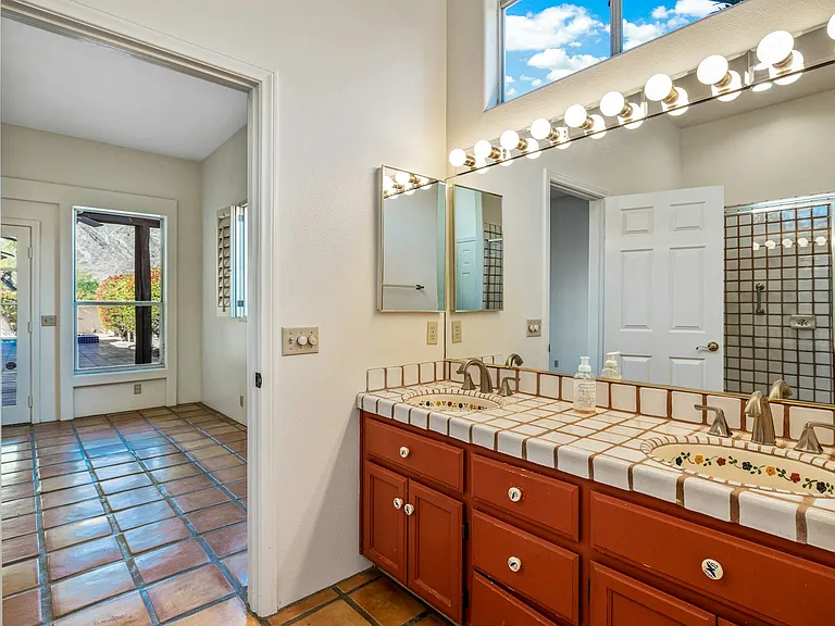53180 Avenue Madero — Photo 16