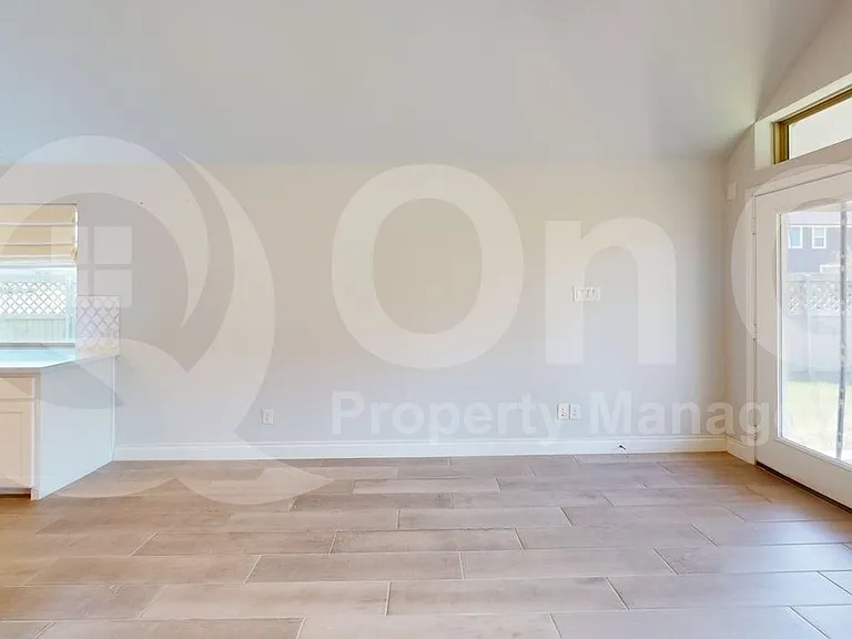 2401 Robin Way — Photo 4