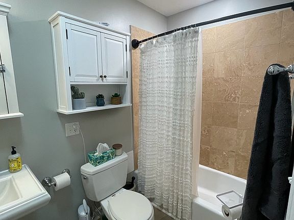 4th image of 1414 Elmwood Ave APT 3F