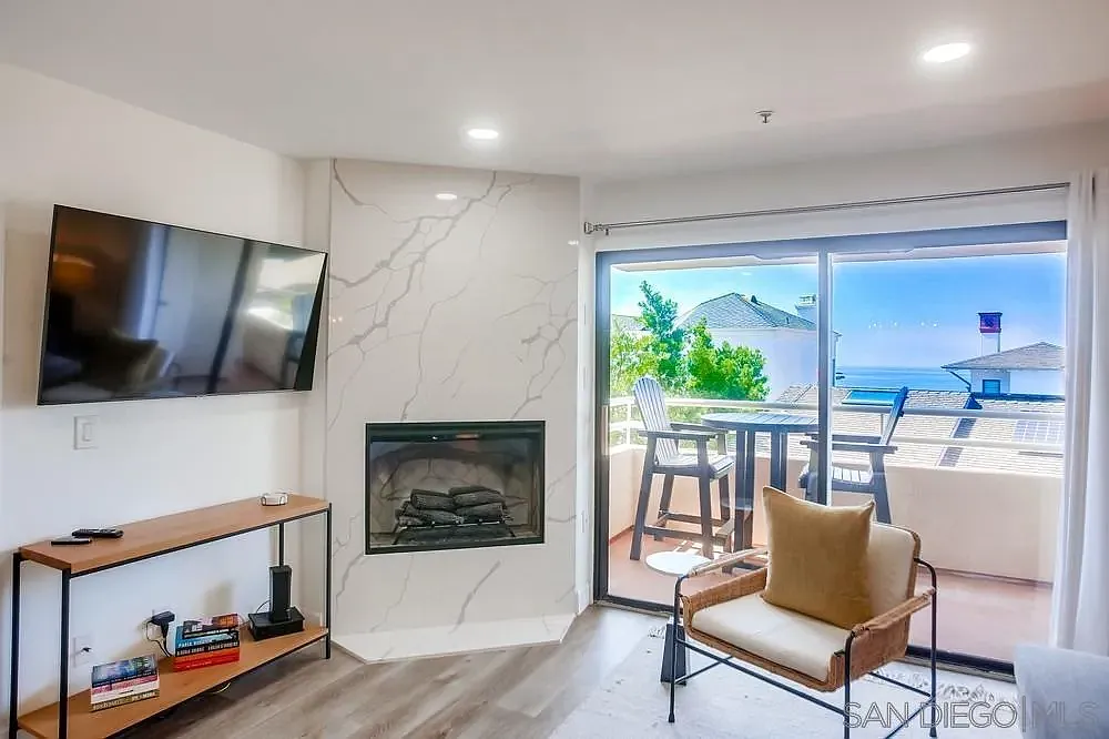 2 bed, 2.0 bath, 1140 sqft, $9,000 — Photo 3