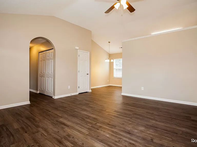 1531 Hudson Graham Ln — Photo 5