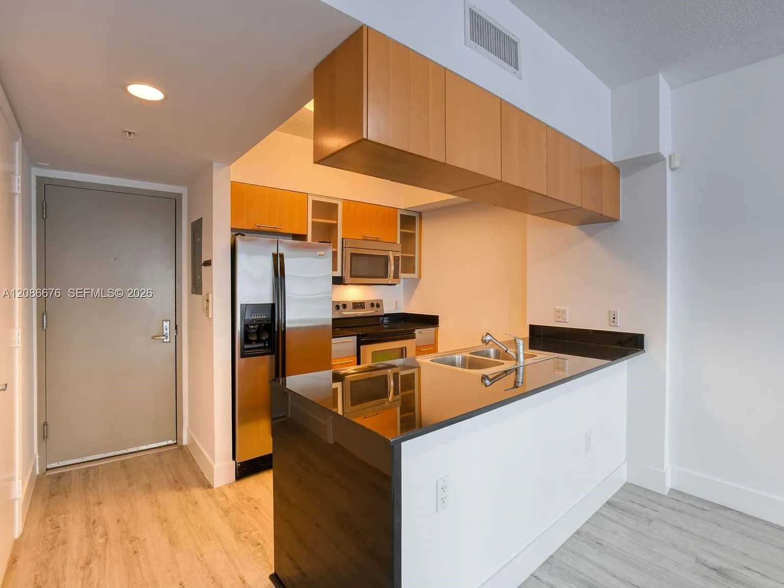 Opera Tower Condo — Photo 3