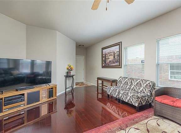 4th image of 125 Poplarwood Dr